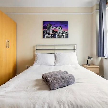 Lovely 3-Bed 20 Minutes To Central Лондон Екстер'єр фото