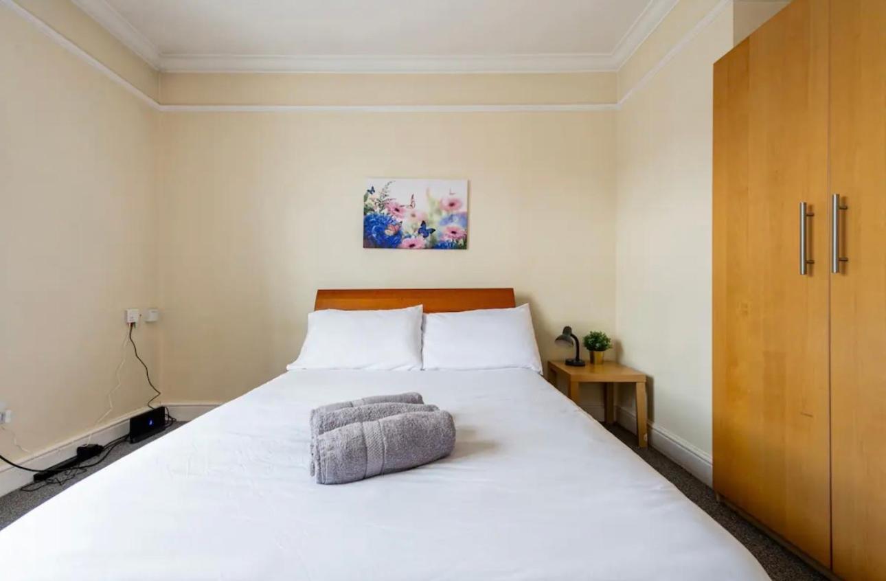 Lovely 3-Bed 20 Minutes To Central Лондон Екстер'єр фото