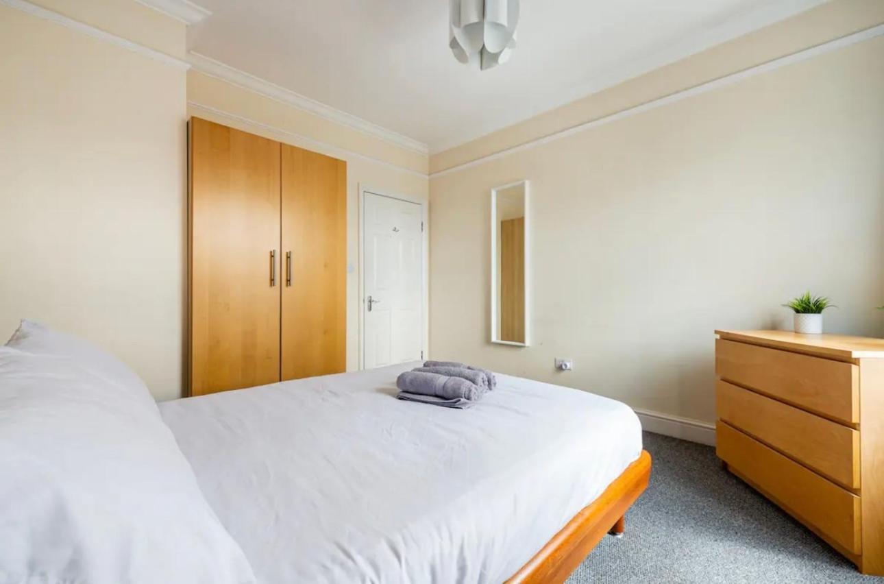Lovely 3-Bed 20 Minutes To Central Лондон Екстер'єр фото