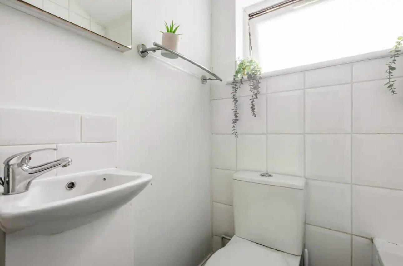 Lovely 3-Bed 20 Minutes To Central Лондон Екстер'єр фото